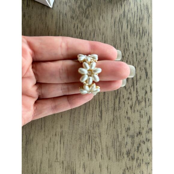 House of Harlow 1960 Pearl Daisy Post Hoop Earrings - Picture 3 of 8